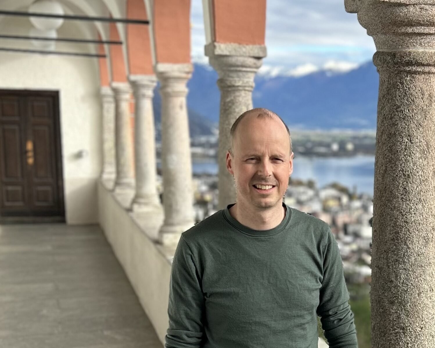 "De grootste opbrengst is dat ik weer herken waar ik van aanga. Het blijft niet bij inzichten. Door de oefeningen en coaching merk ik dat ik vanzelf andere keuzes begin te maken. Dat geeft richting aan mijn volgende stappen in werk."